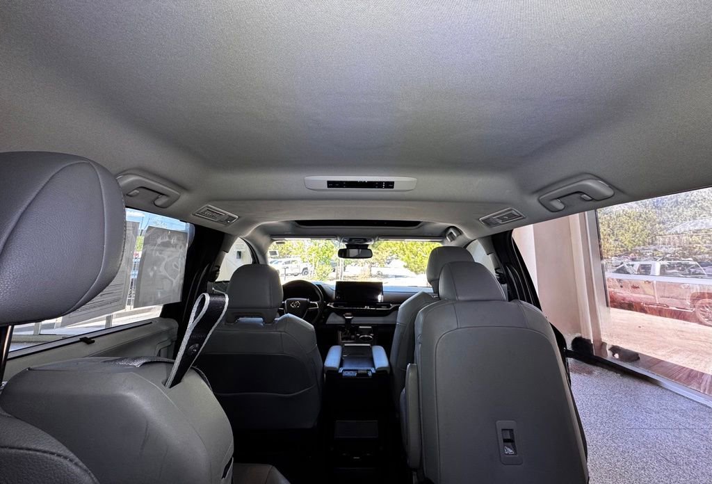 Used 2025 Toyota Sienna XLE FWD image 59