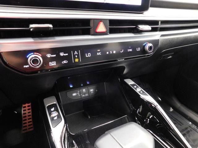 Used 2025 Kia Sorento SX image 48