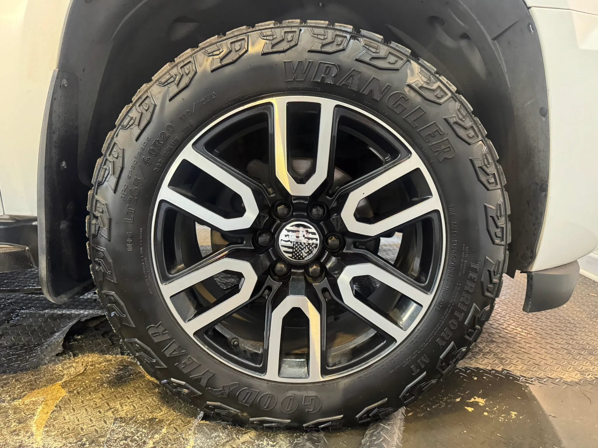 Used 2007 Chevrolet Avalanche LTZ w/ LTZ Preferred Equipment Group AWD/4WD image 32