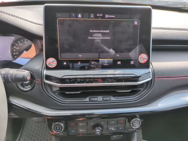 Used 2024 Jeep Compass Trailhawk AWD/4WD image 19