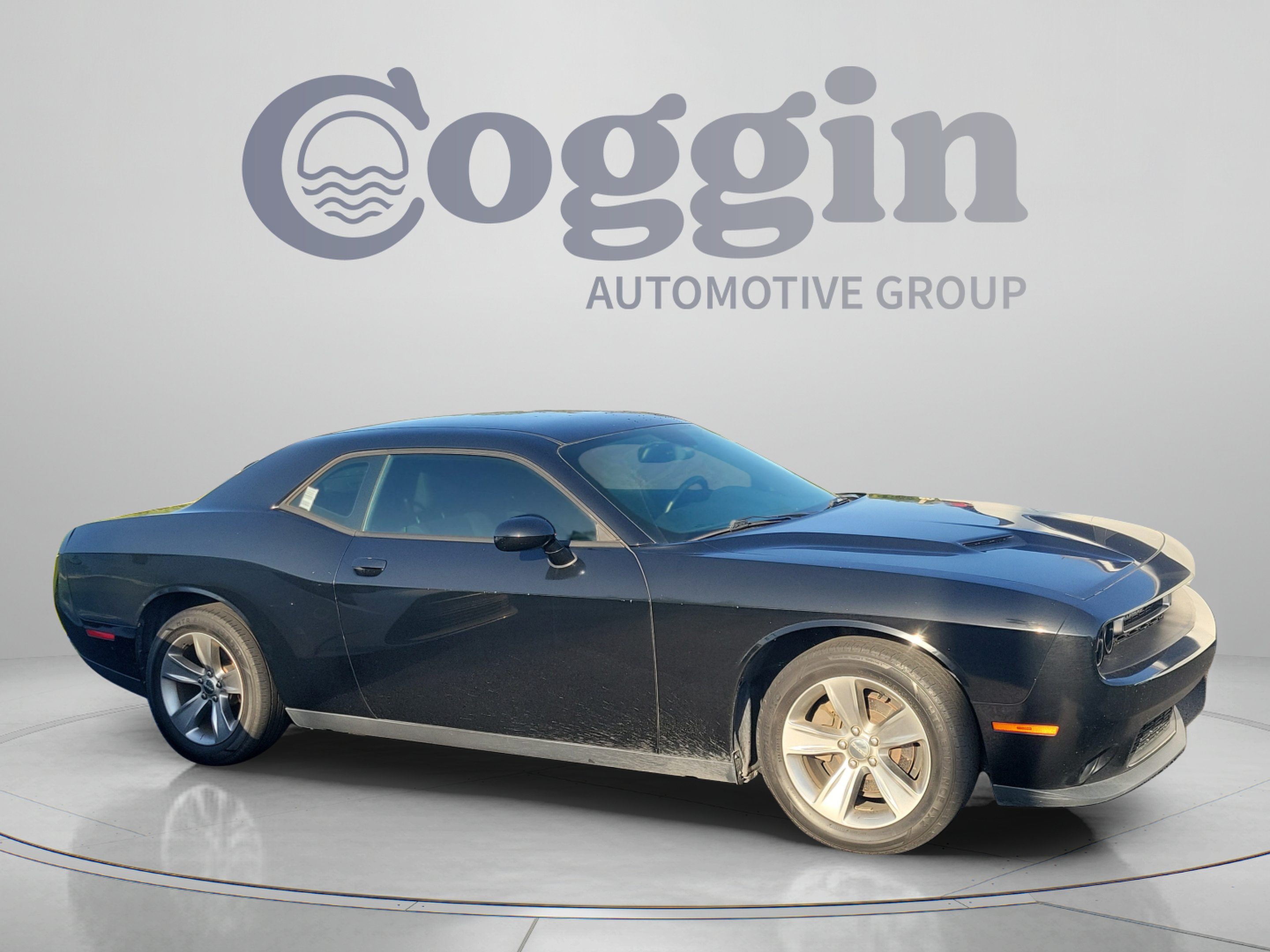 Used 2016 Dodge Challenger SXT RWD image 8