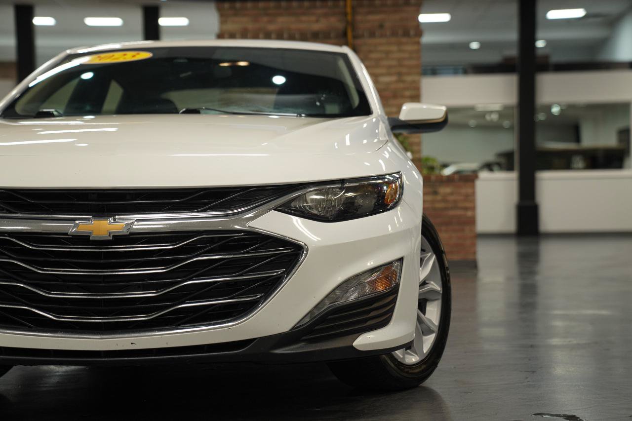 Used 2023 Chevrolet Malibu LT FWD image 2