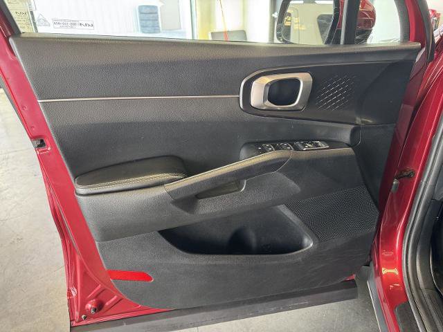 Used 2022 Kia Sorento LX image 13