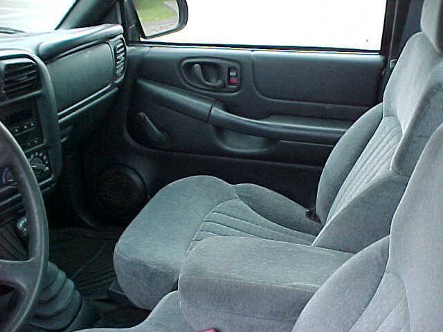 Used 2002 Chevrolet S10 Pickup 2WD Regular Cab image 12