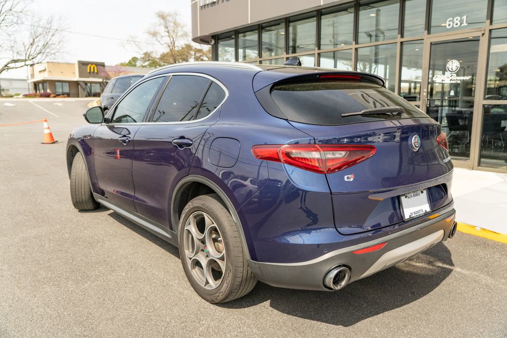 Used 2018 Alfa Romeo Stelvio AWD image 4