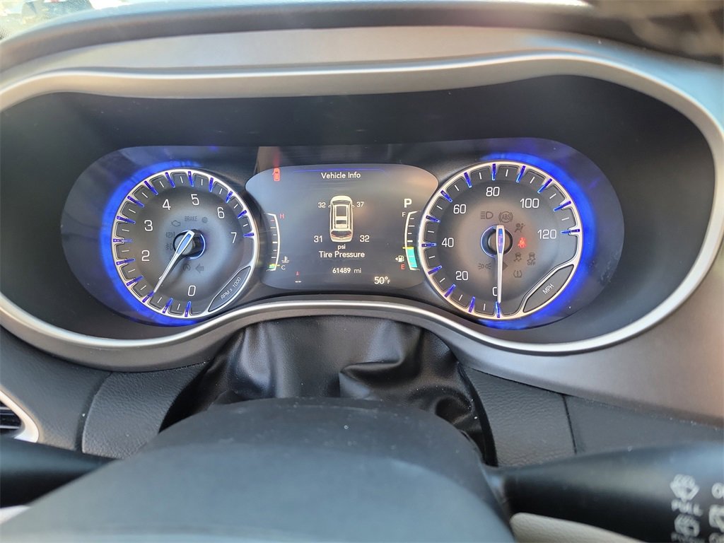 Used 2023 Chrysler Pacifica Touring-L image 20