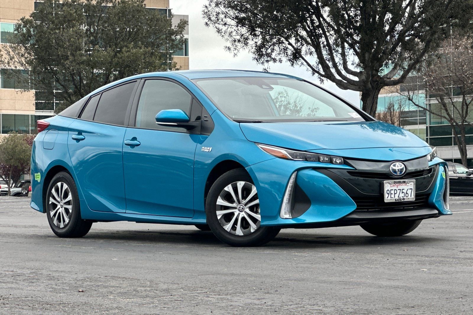 Used 2022 Toyota Prius Prime XLE image 2