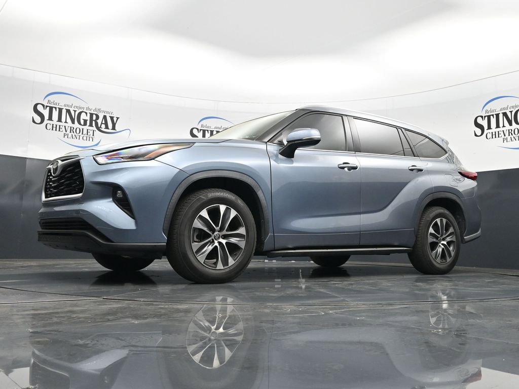 Used 2021 Toyota Highlander XLE image 19