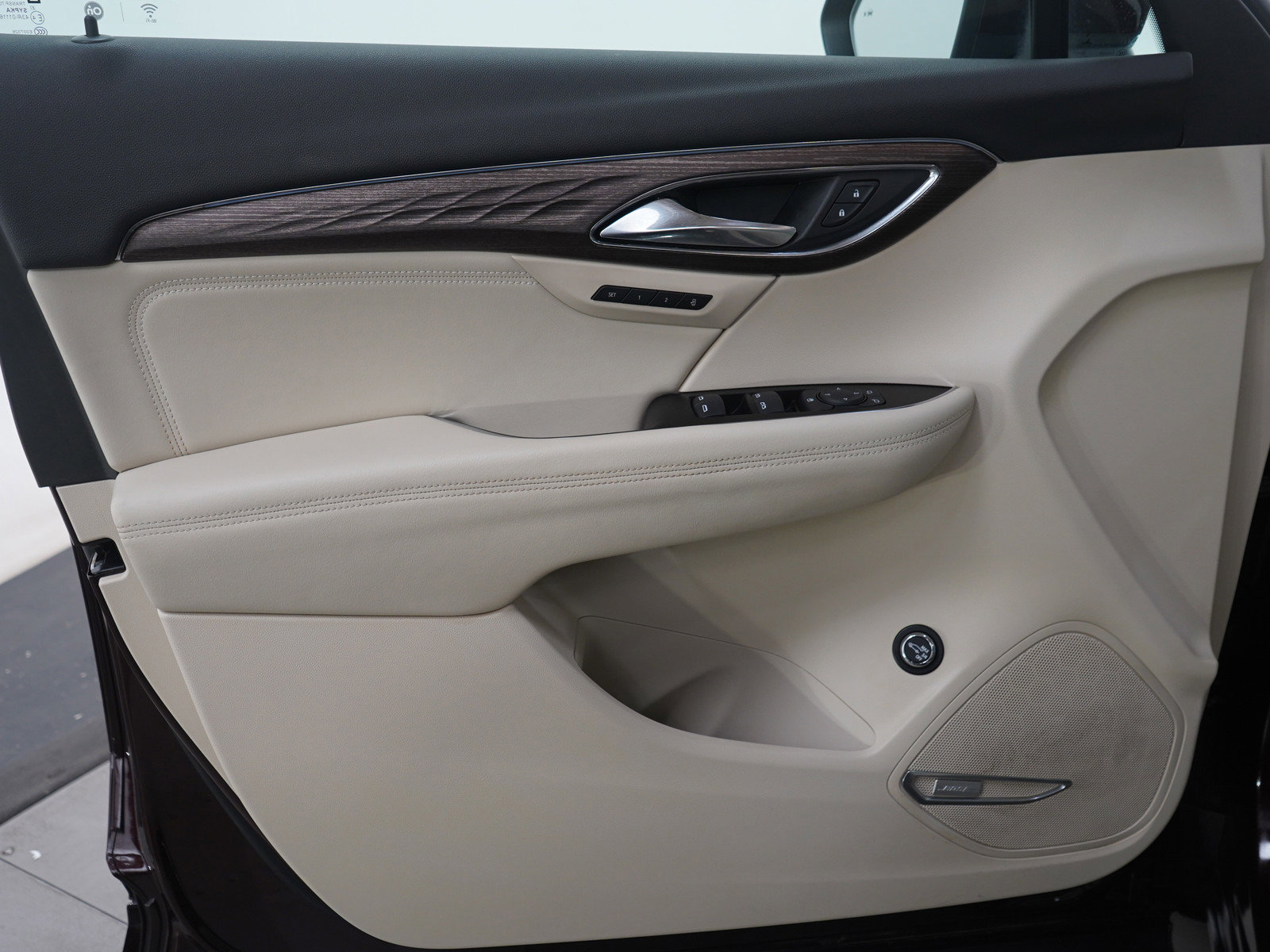 Used 2023 Buick Envision Avenir image 21