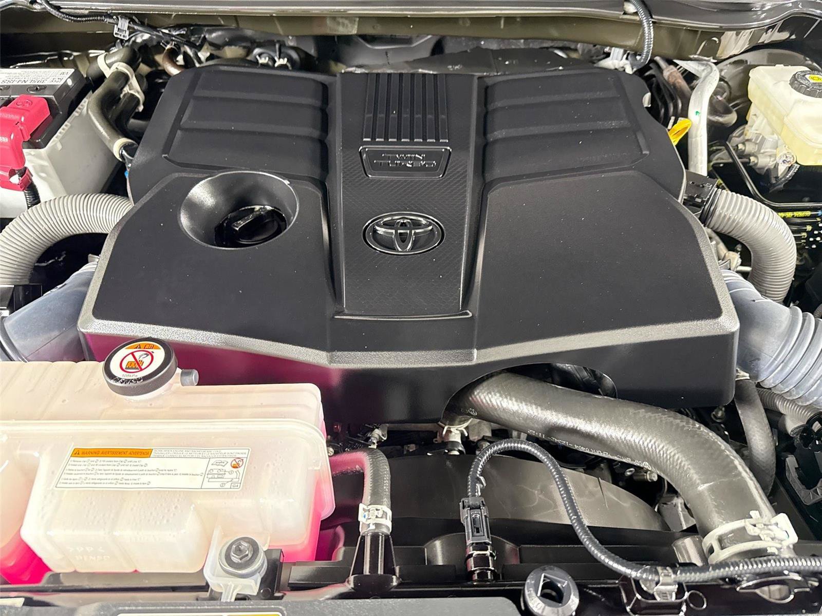 Used 2024 Toyota Tundra SR AWD/4WD image 40
