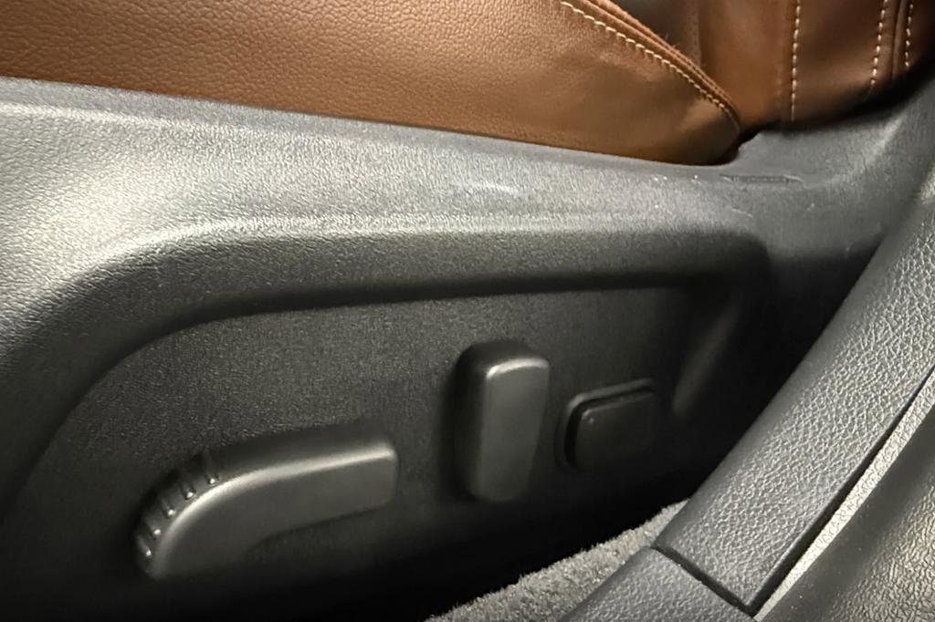 Used 2017 Subaru Outback 2.5i Touring w/ Popular Package #5A image 10