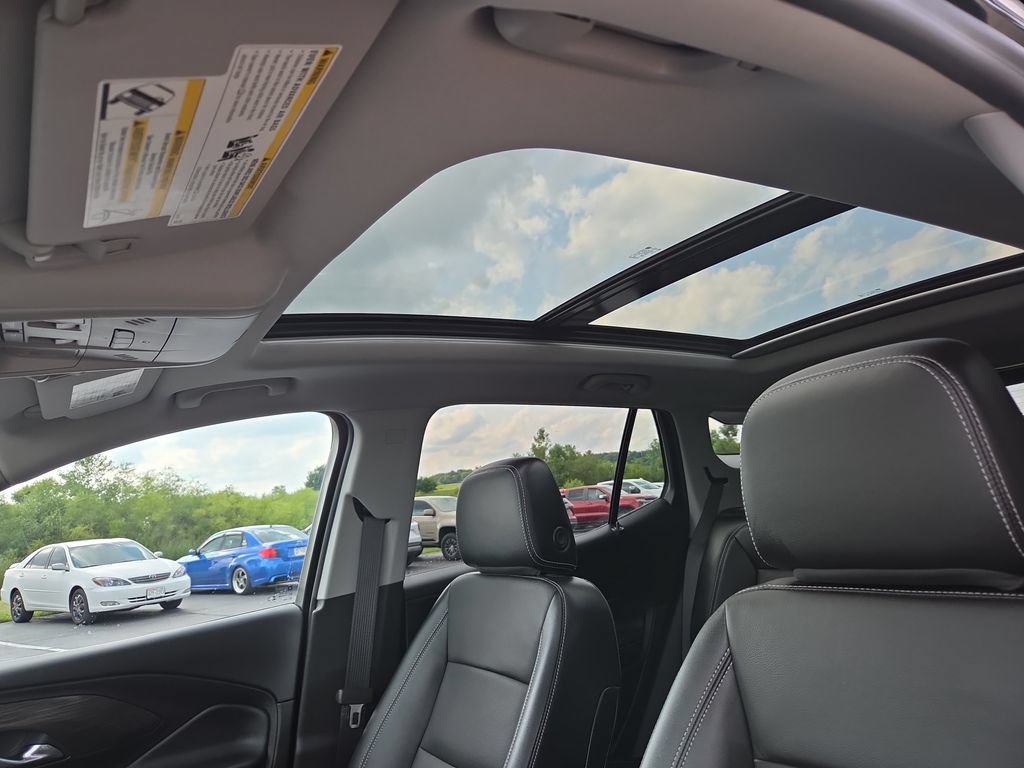 Certified 2024 GMC Terrain SLT w/ Infotainment Package II AWD/4WD image 26