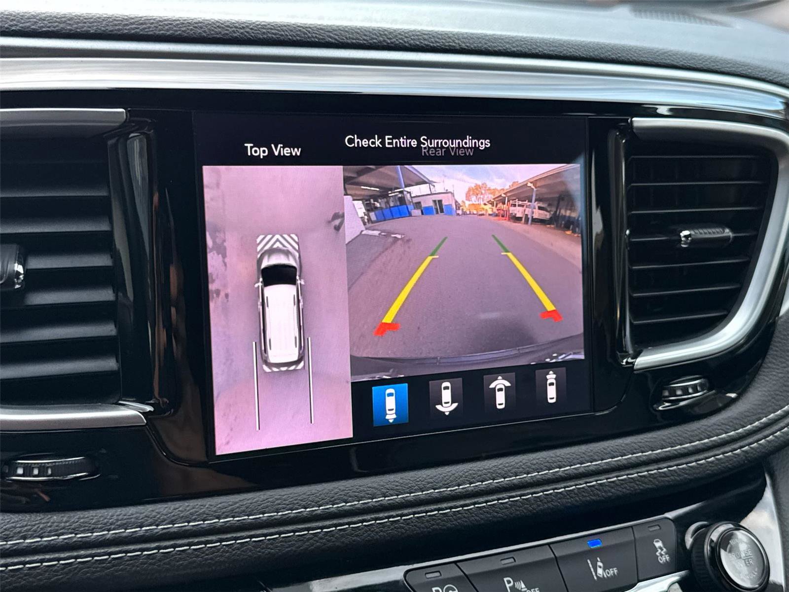 Used 2020 Chrysler Pacifica Limited w/ Advanced Safetytec Group image 31