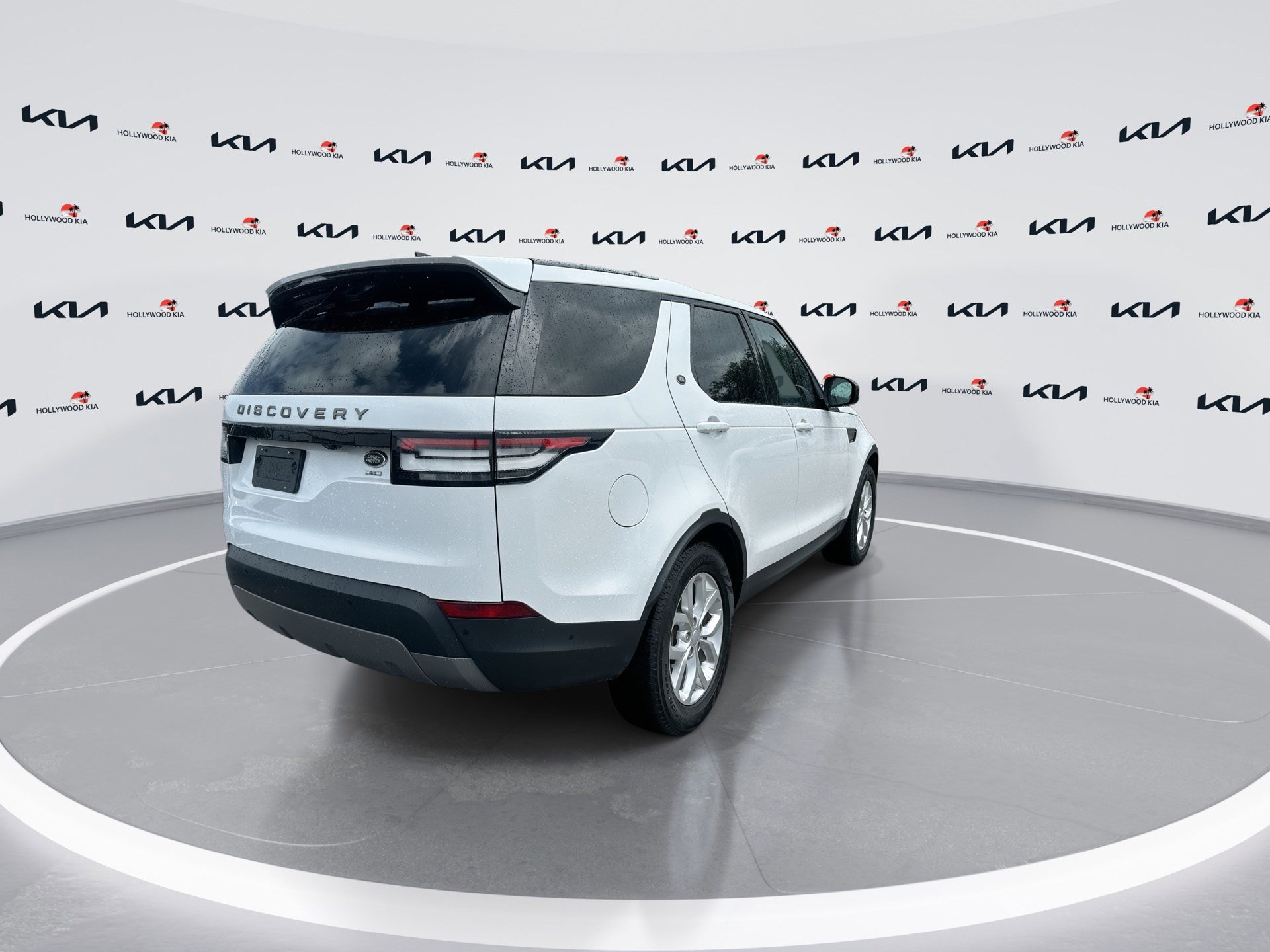 Used 2020 Land Rover Discovery SE image 8