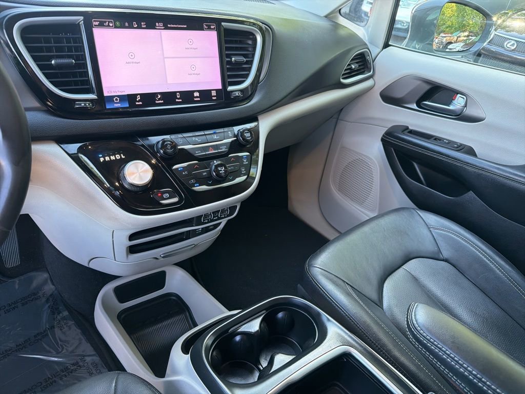 Used 2022 Chrysler Pacifica Touring-L image 18