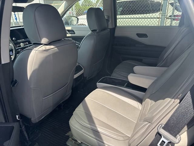 Used 2023 Nissan Pathfinder SV w/ SV Premium Package AWD/4WD image 15