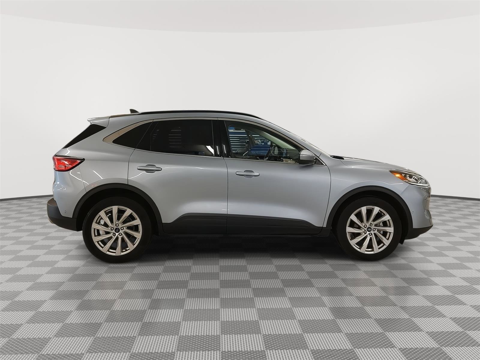 Used 2022 Ford Escape Titanium w/ Titanium Elite Package AWD/4WD image 32