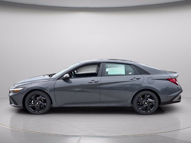 New 2026 Hyundai Elantra SEL Sport FWD image 2