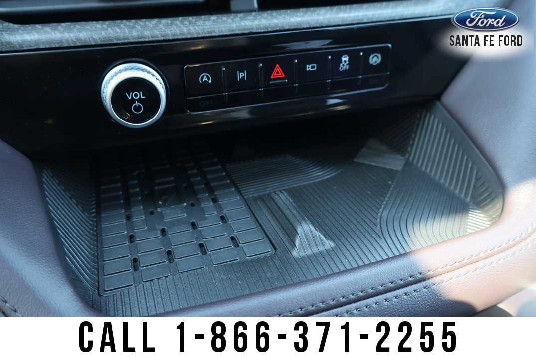 Used 2025 Ford Explorer Platinum image 32