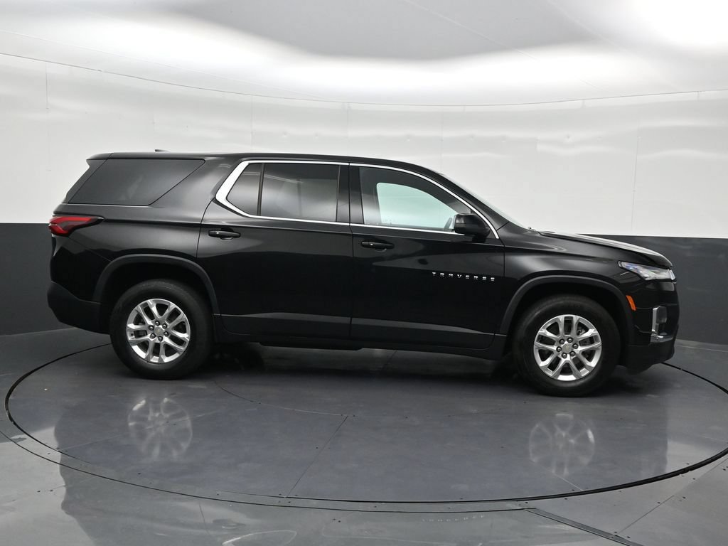 Used 2022 Chevrolet Traverse LS FWD image 7