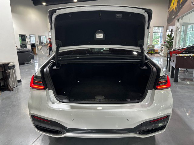 Used 2020 BMW 745e xDrive AWD/4WD image 38