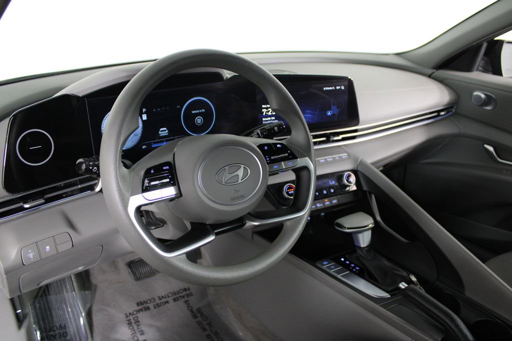 Certified 2024 Hyundai Elantra SEL FWD image 18