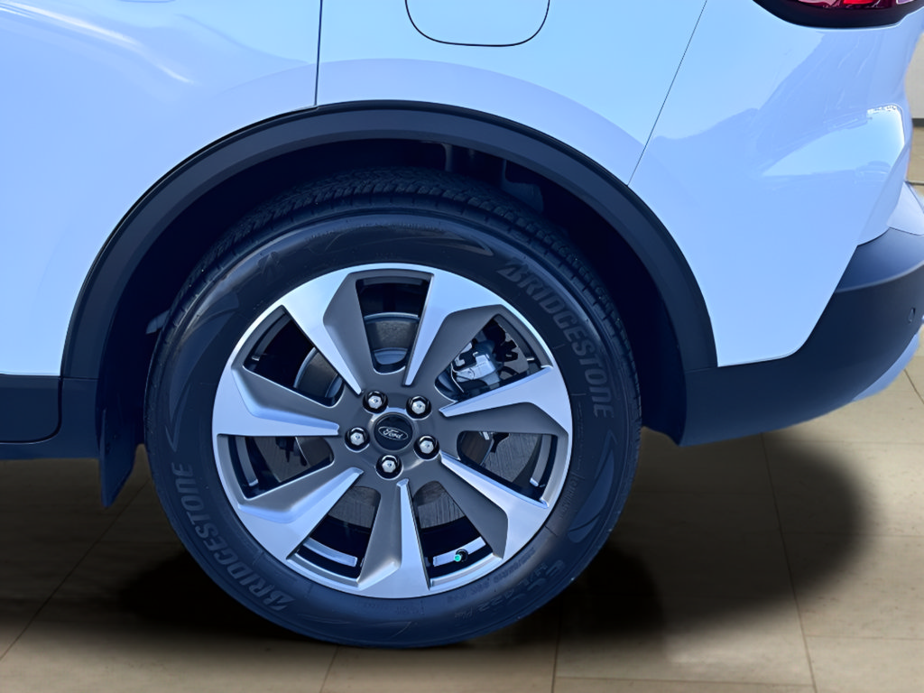 Used 2025 Ford Escape Platinum w/ Premium Technology Package FWD image 38