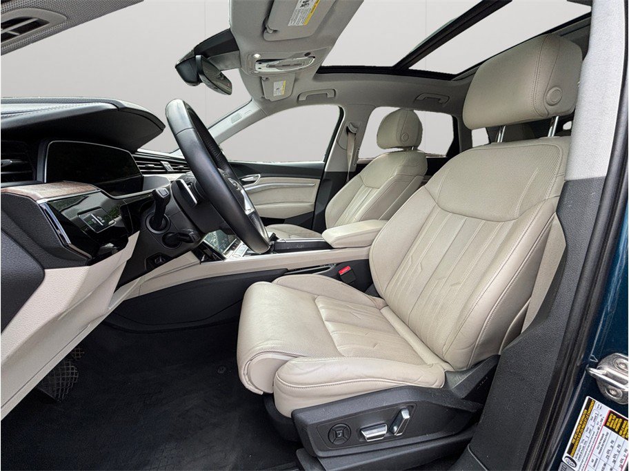 Used 2019 Audi e-tron Prestige w/ Prestige Package AWD/4WD image 2