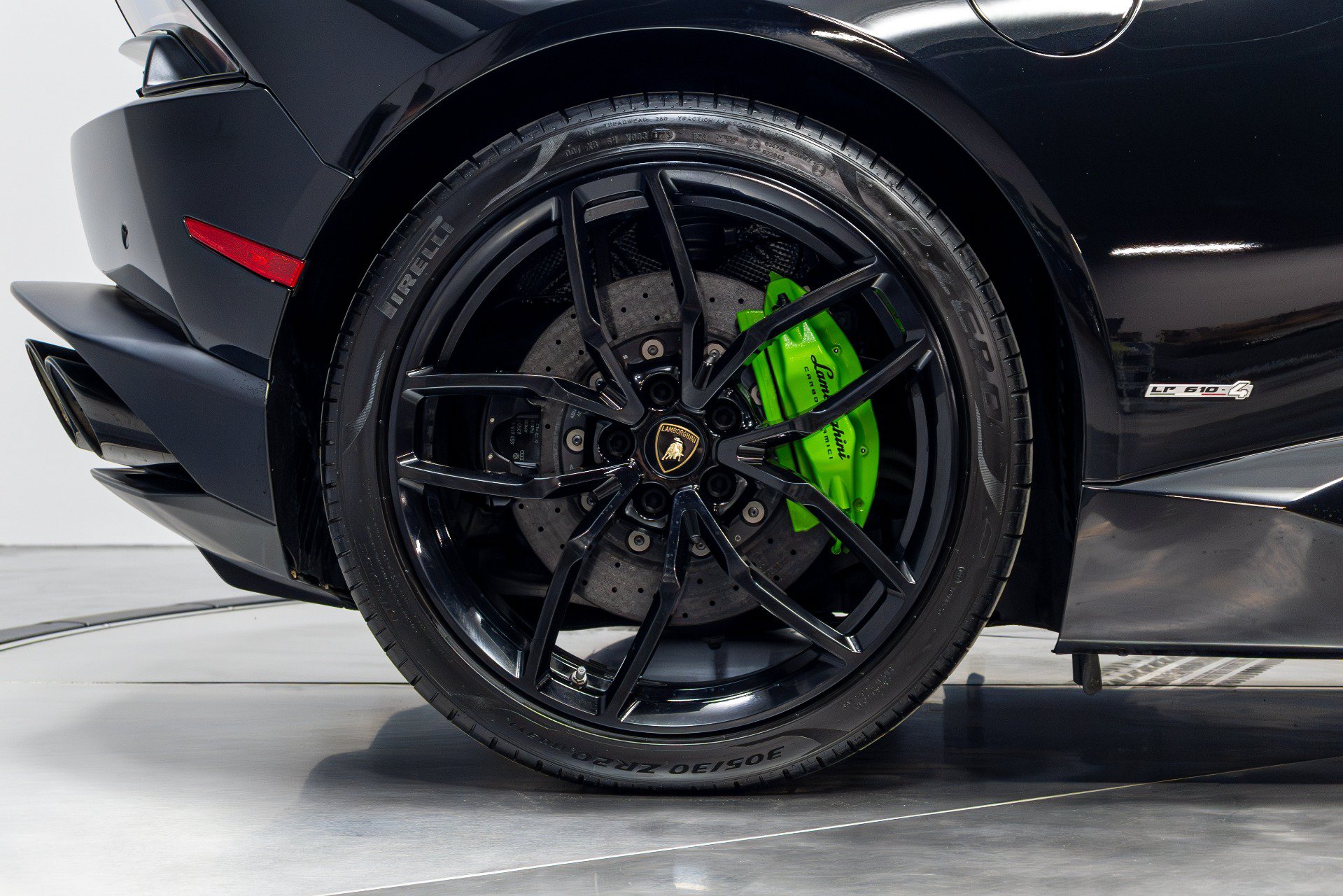 Used 2017 Lamborghini Huracan LP 610-4 AWD/4WD image 20
