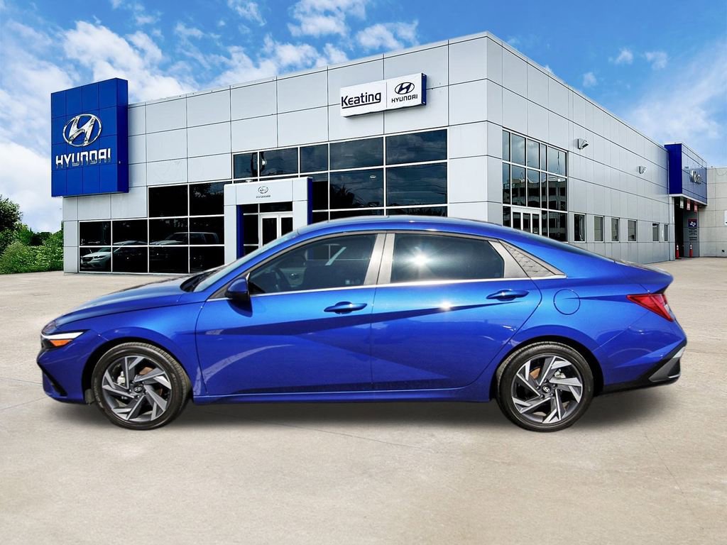 Certified 2025 Hyundai Elantra SEL image 8