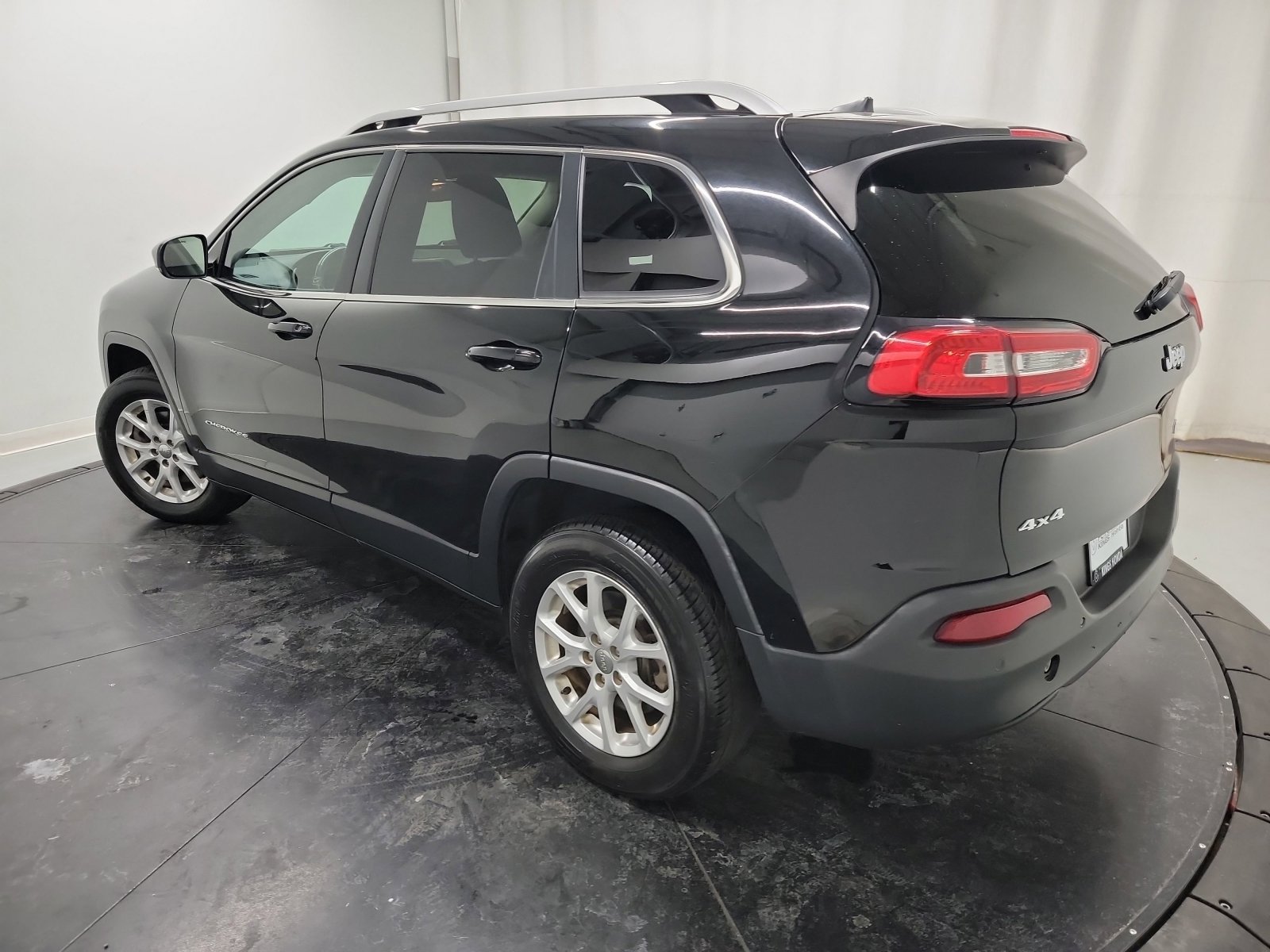 Used 2017 Jeep Cherokee Latitude w/ Safety/Convenience Group image 6