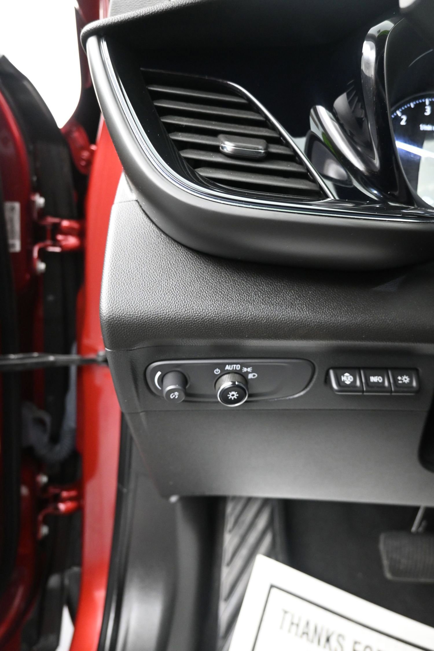 Used 2023 Buick Envision Avenir image 17