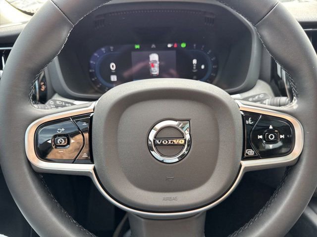 New 2025 Volvo XC60 B5 Plus w/ Climate Package PRO image 28