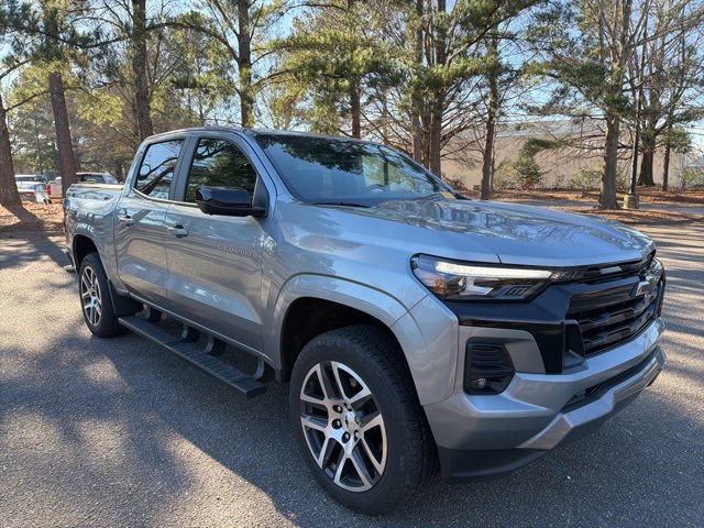 Used 2024 Chevrolet Colorado Z71 w/ Z71 Convenience Package 2 image 4