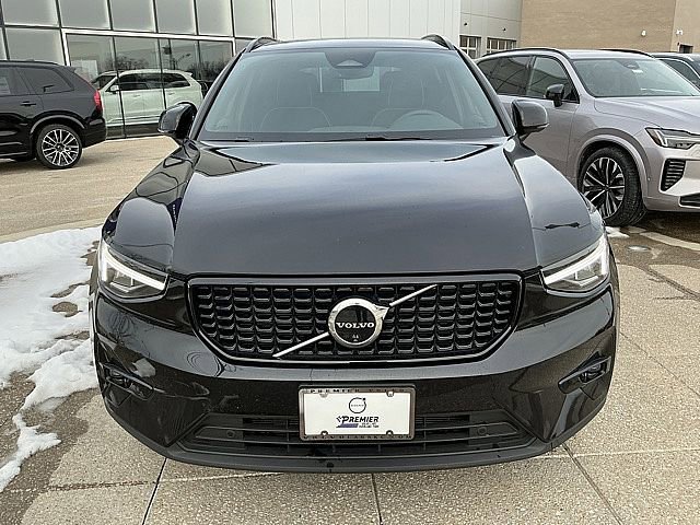 Certified 2025 Volvo XC40 B5 Plus image 12