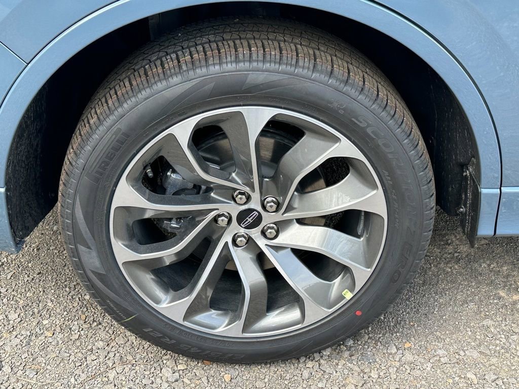 New 2026 Lincoln Aviator AWD image 5