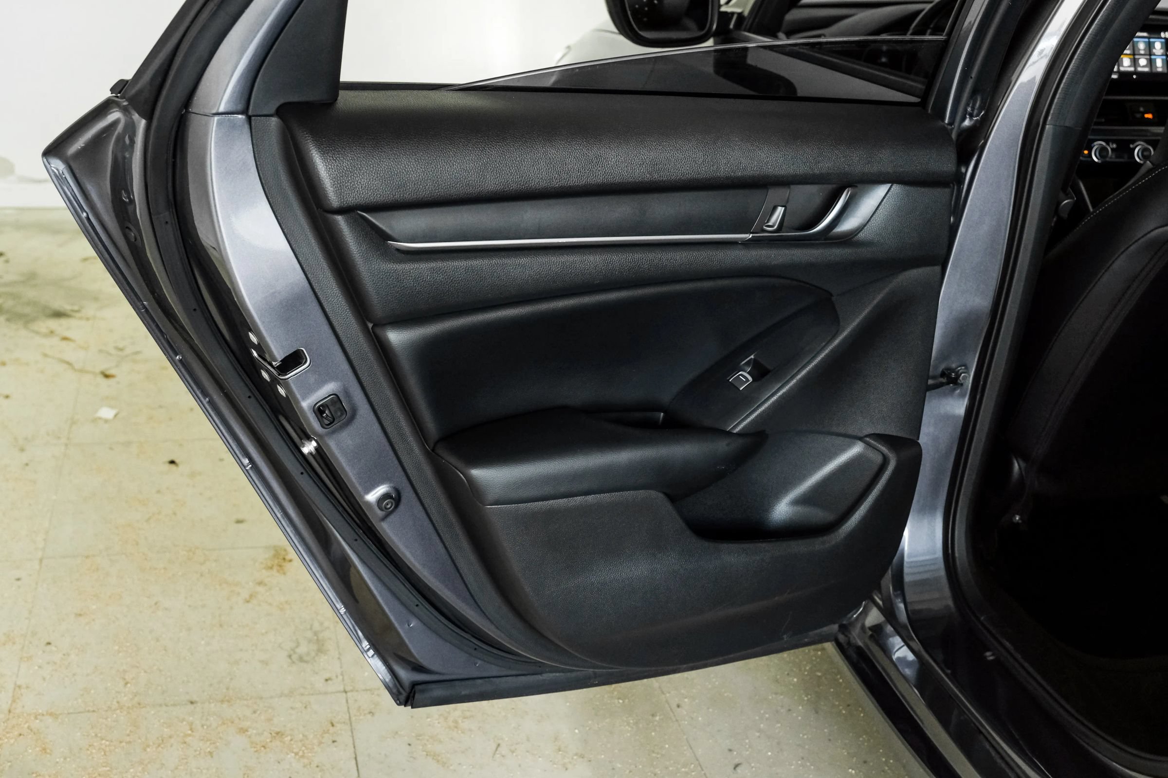 Used 2018 Honda Accord Sport image 37