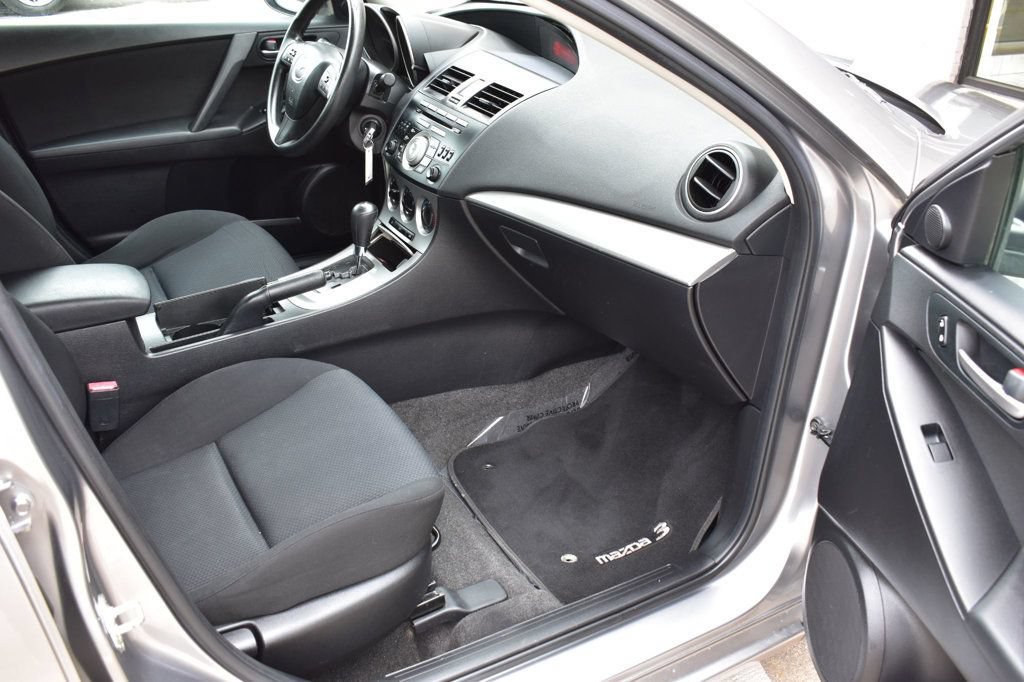 Used 2011 MAZDA MAZDA3 i Touring FWD image 19