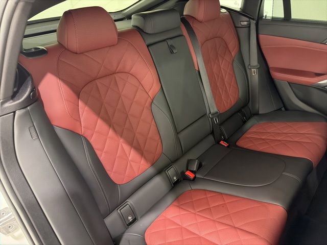 Certified 2024 BMW X6 xDrive40i w/ Executive Package image 22