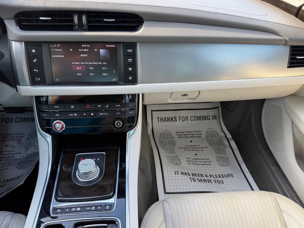 Used 2016 Jaguar XF Prestige AWD/4WD image 11