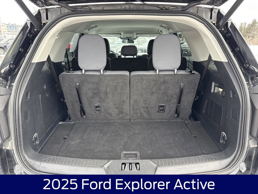 Used 2025 Ford Explorer Active image 17