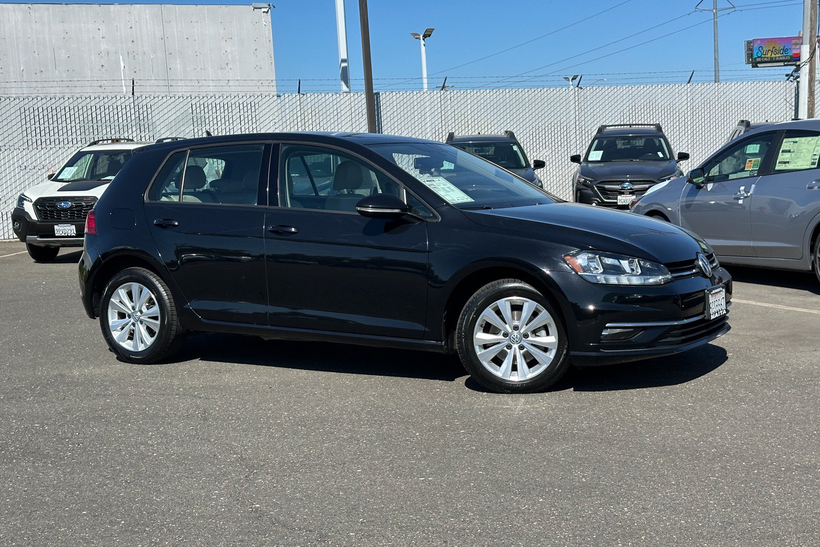 Used 2018 Volkswagen Golf SE FWD image 2