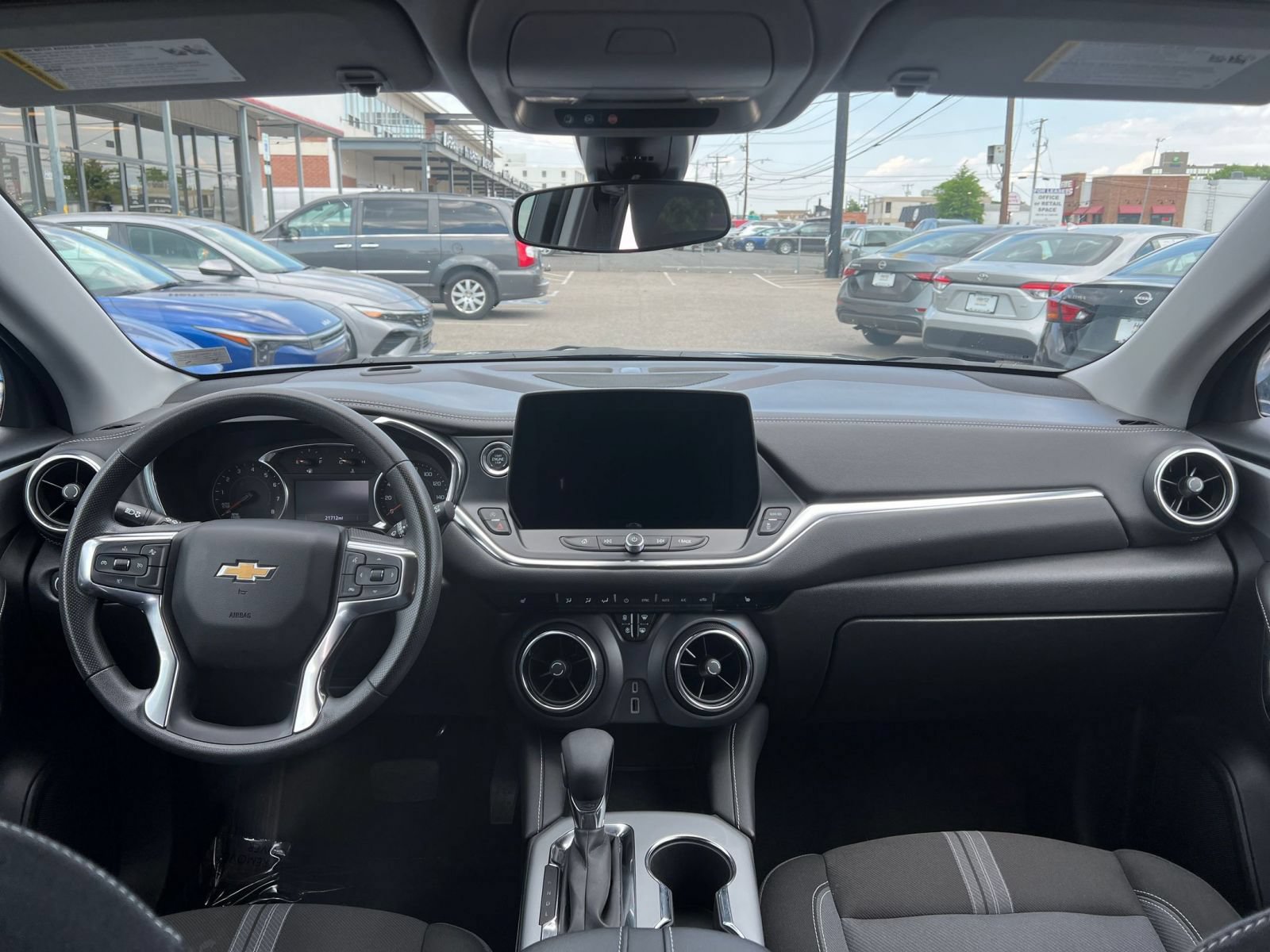 Used 2025 Chevrolet Blazer LT FWD image 34