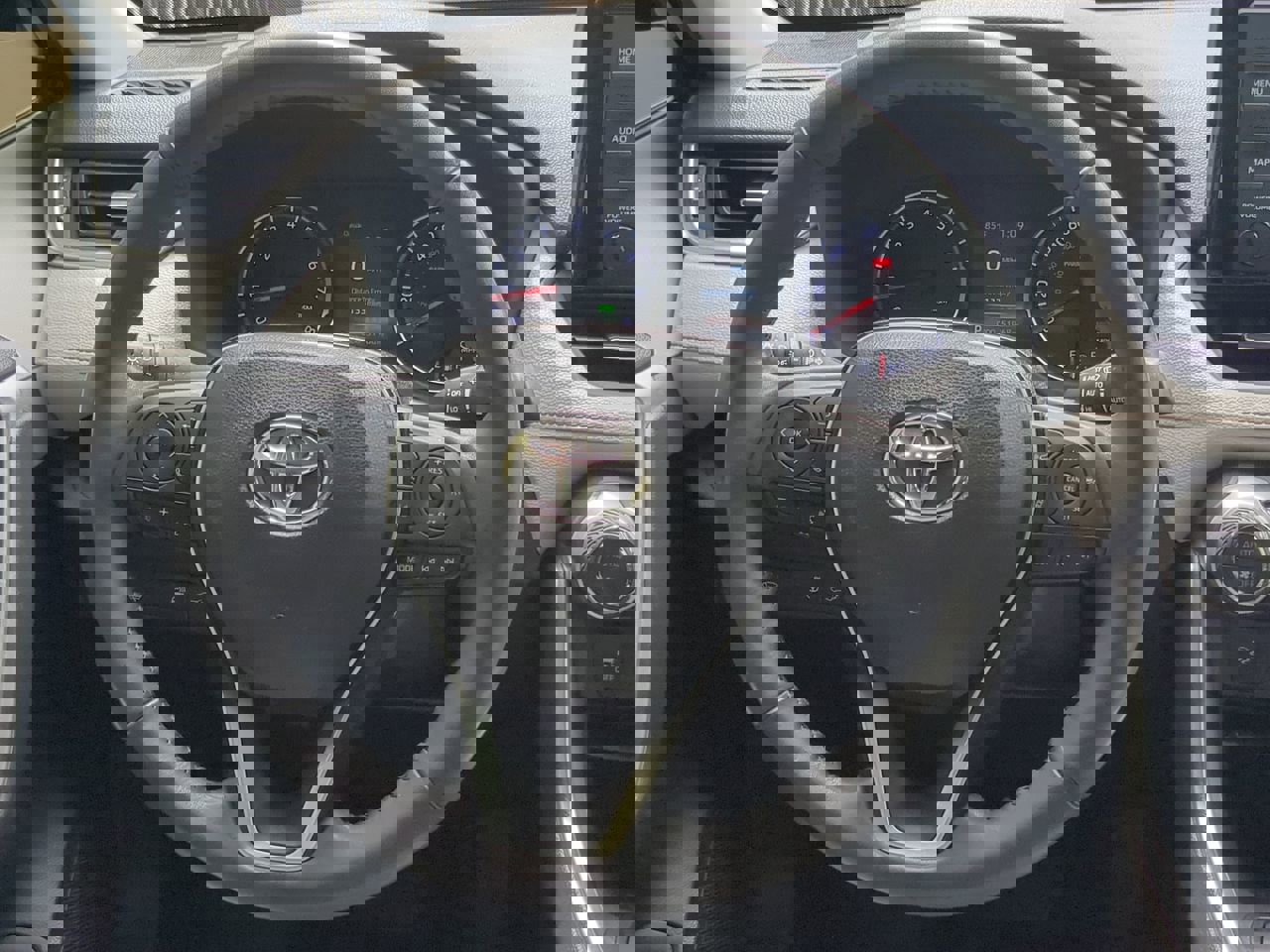 Used 2020 Toyota RAV4 XLE Premium image 13