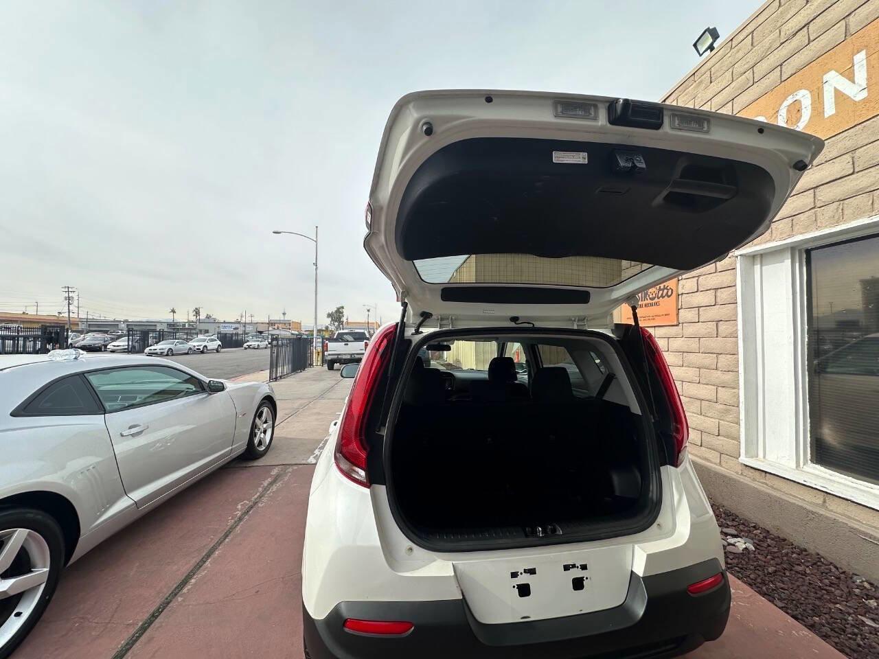 Used 2020 Kia Soul LX image 12