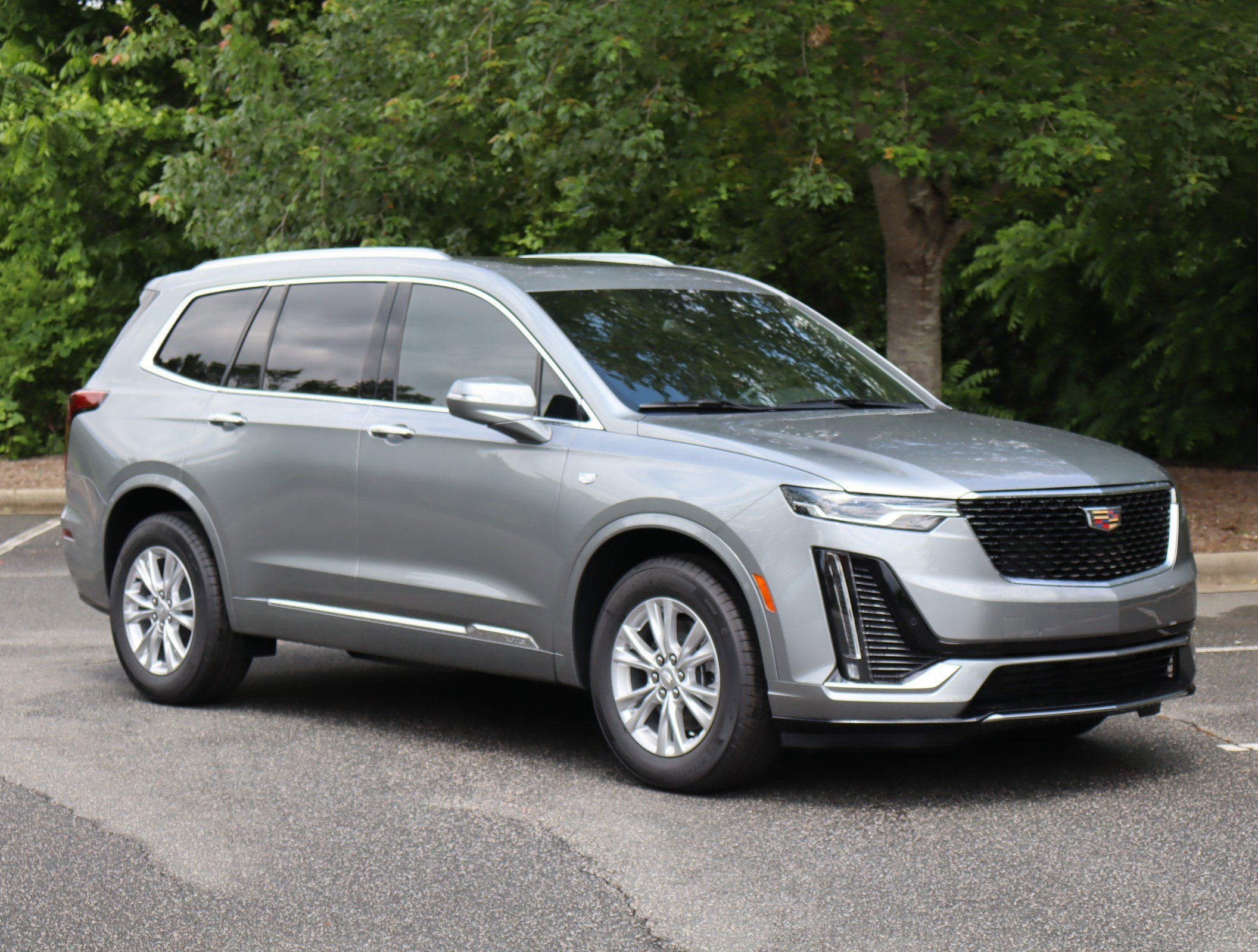 New 2025 Cadillac XT6 Luxury image 2