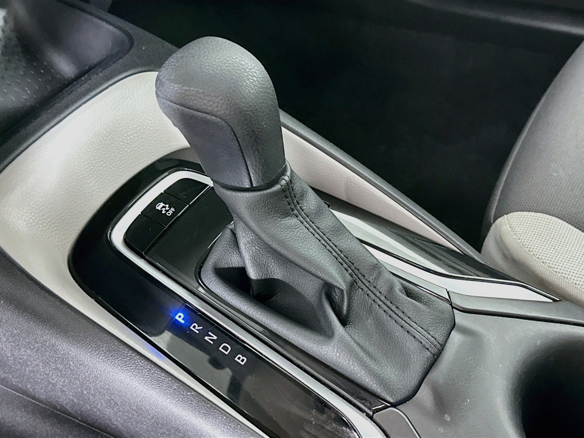 Used 2025 Toyota Corolla LE FWD image 24