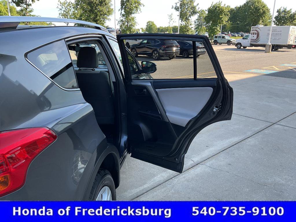 Used 2015 Toyota RAV4 LE AWD/4WD image 18