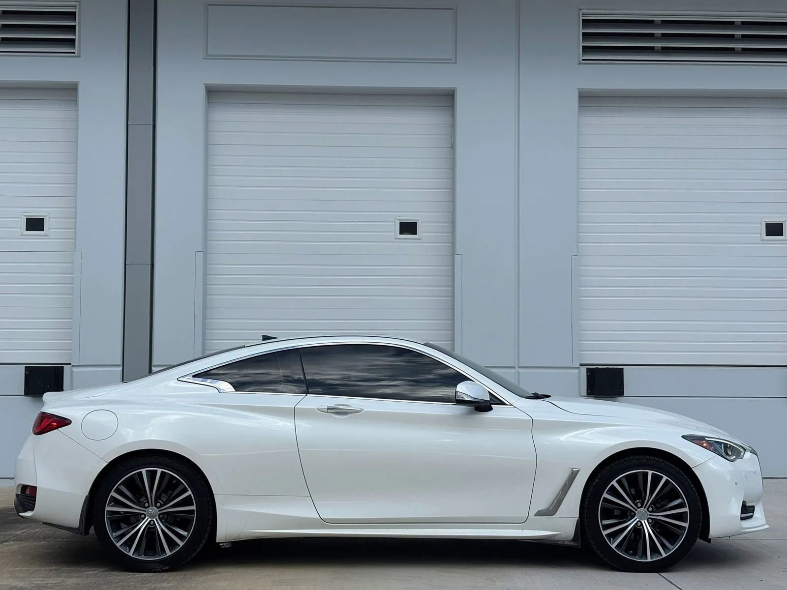 Used 2019 INFINITI Q60 3.0t Luxe w/ Essential Package image 8