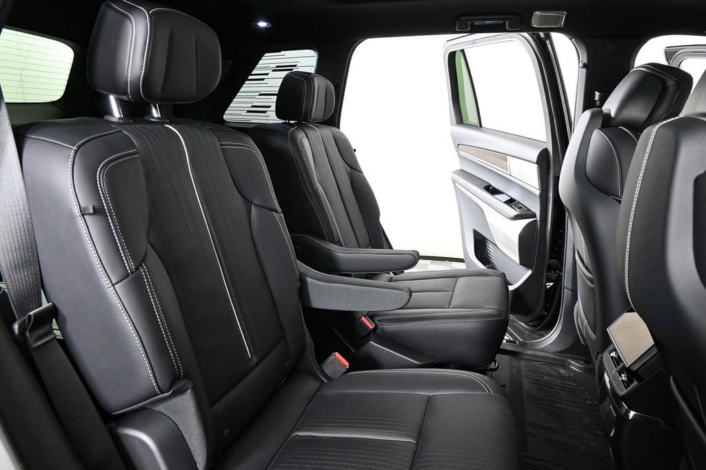 New 2026 Cadillac Vistiq Sport w/ LPO, Floor Liner Package image 22